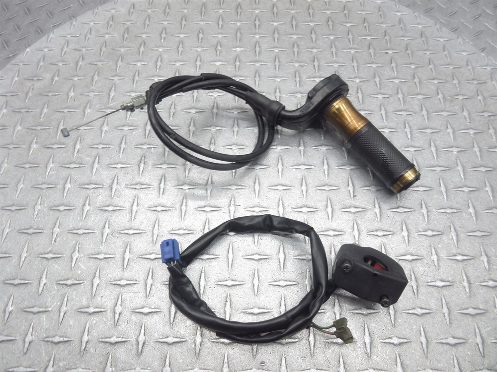 2005 04-06 Yamaha YZFR1 R1 Right Switch Throttle Control Cable Handlebar Grip
