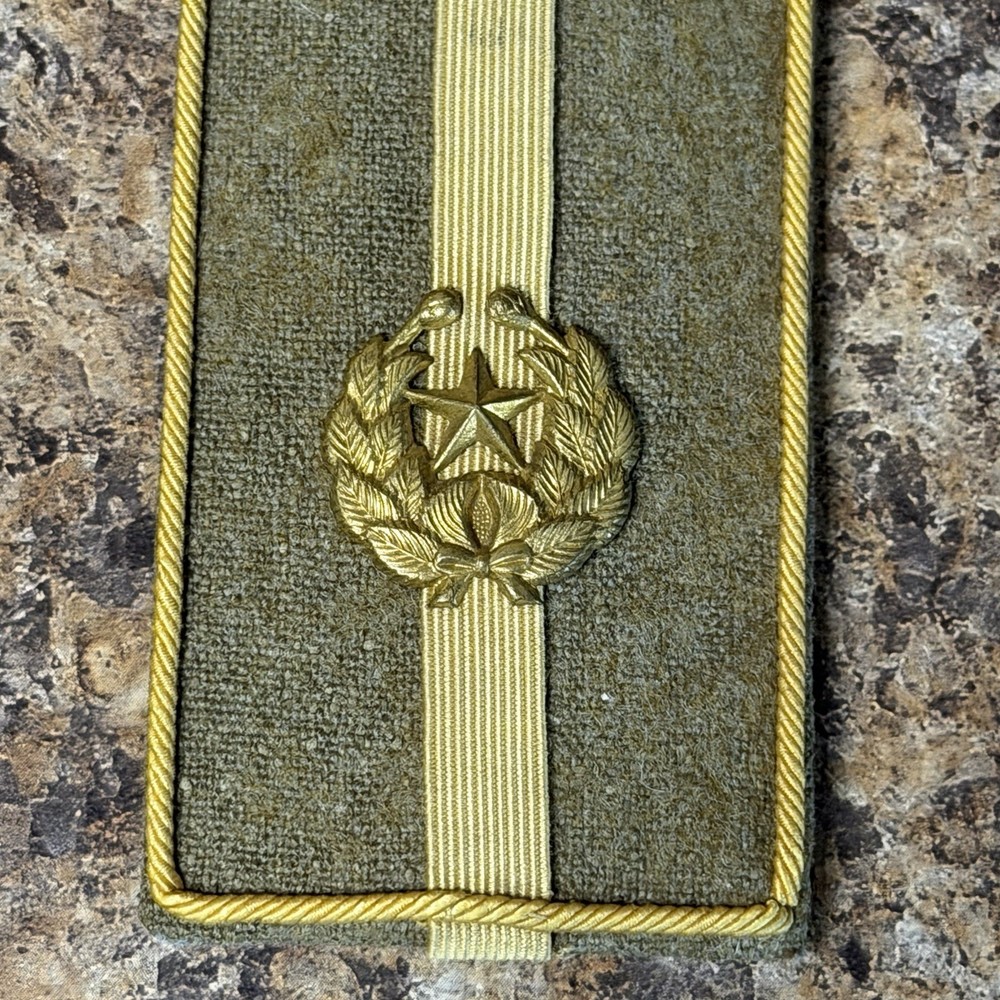 SINGLE JAPANESE WW ll SHOULDER BOARD