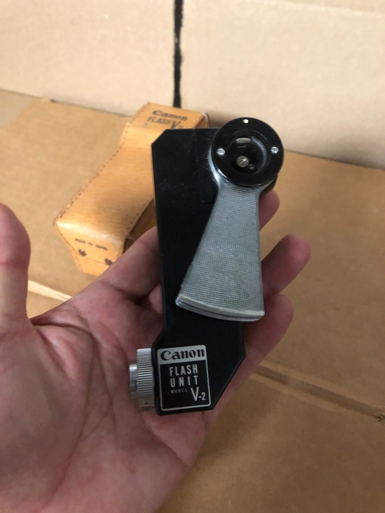 Canon Flash Unit Model V-2 + Leather Case