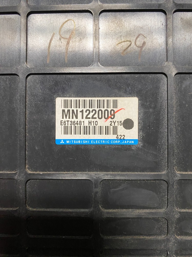 2003 Mitsubishi Outlander 2.4L A/T Engine ECM Electronic Control Module MN122009