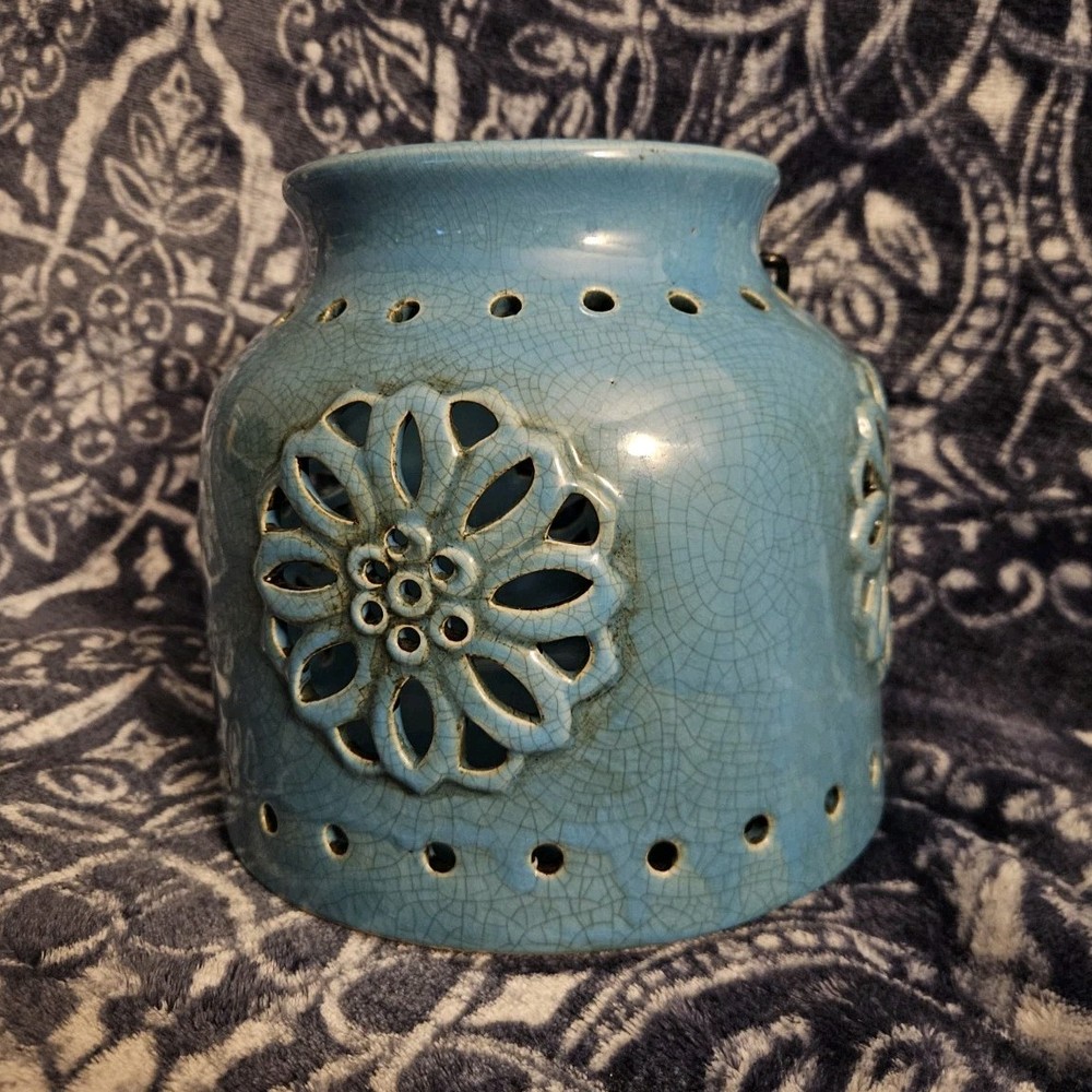 (GOOD CONDITION) Blue Ceramic Floral Accented Decorative Lantern