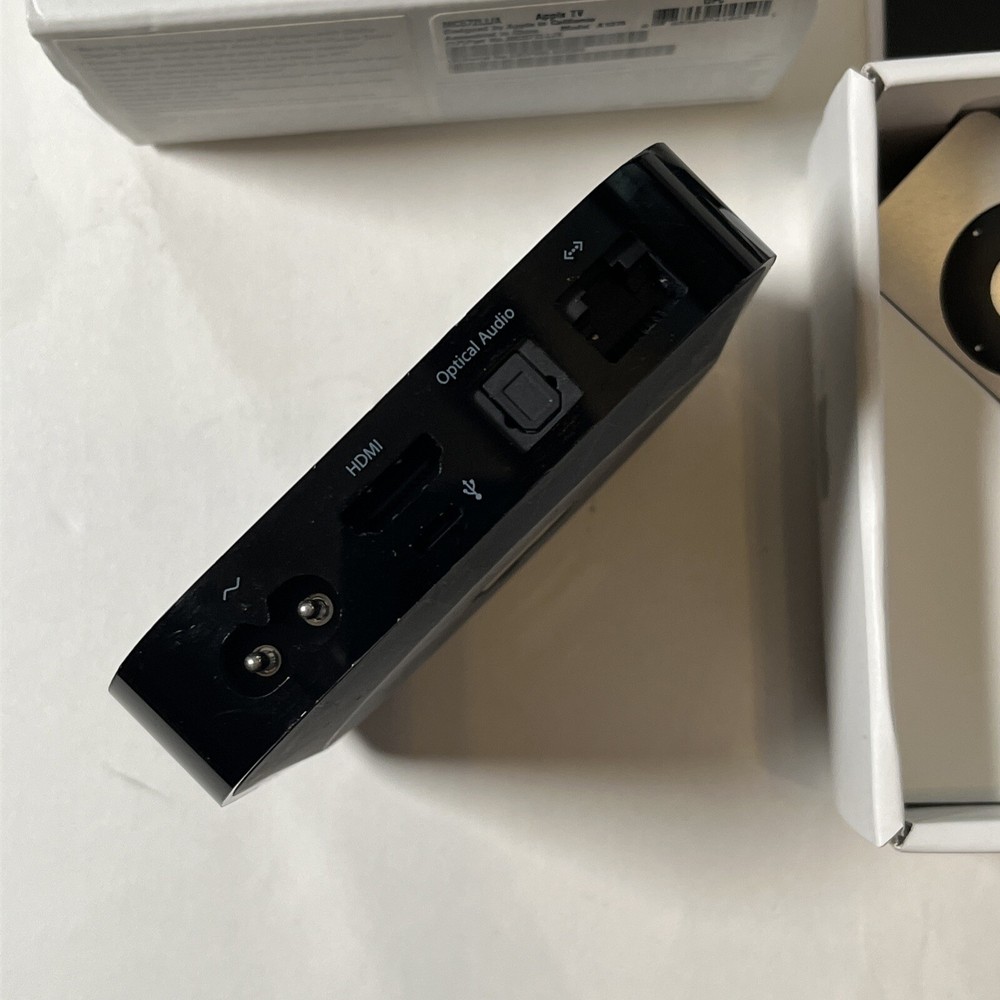 Nice! Apple TV 3rd Generation (2012) Streaming Box + Genuine Remote A1427 FullHD