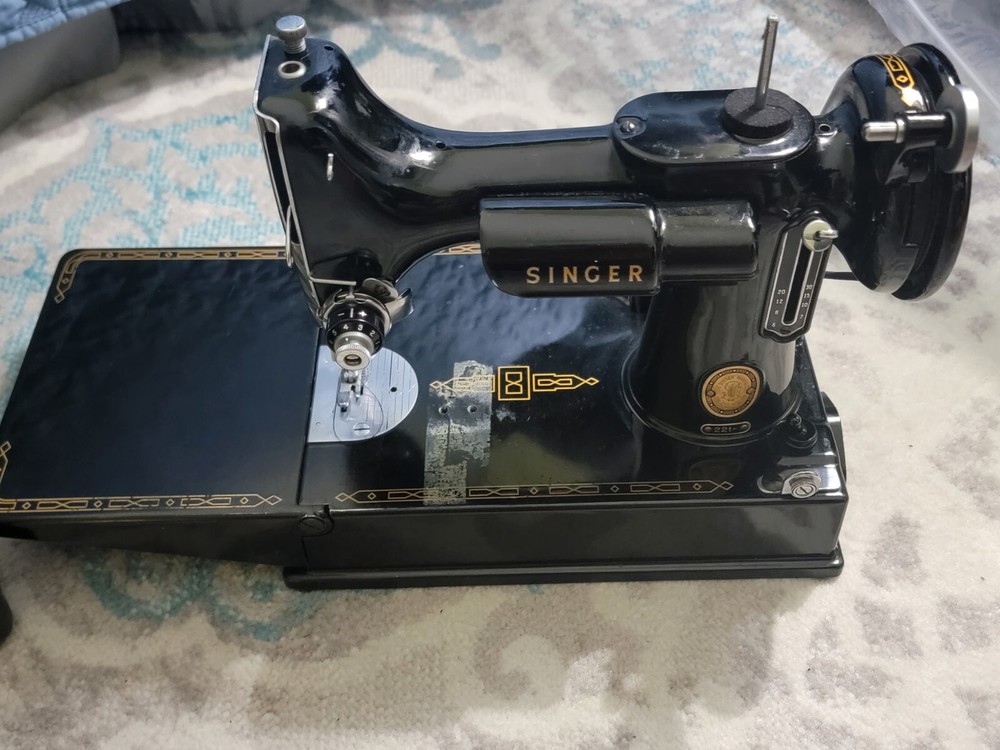 Singer Featherweight 221-1 Sewing Machine all original  1950s
