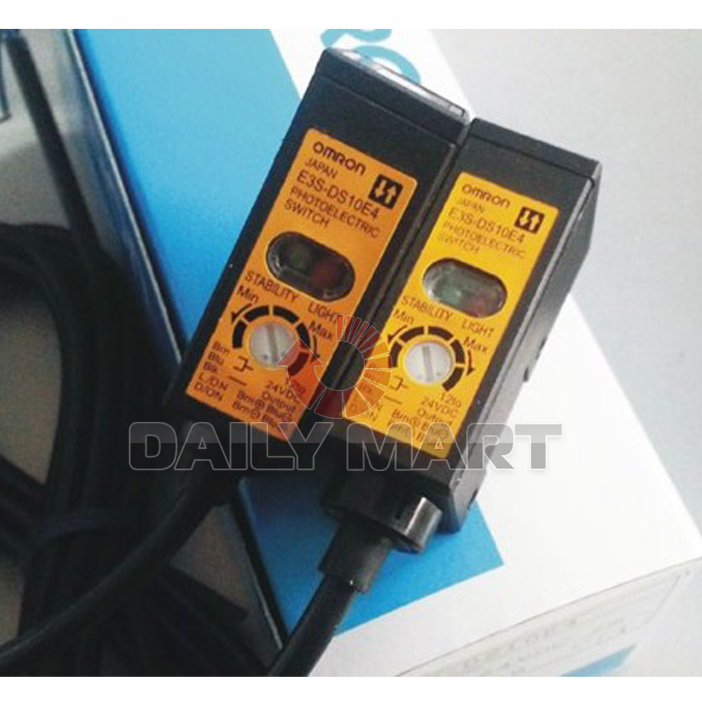 OMRON E3S-DS10E4 (E3SDS10E4) PHOTOELECTRIC SENSOR NEW