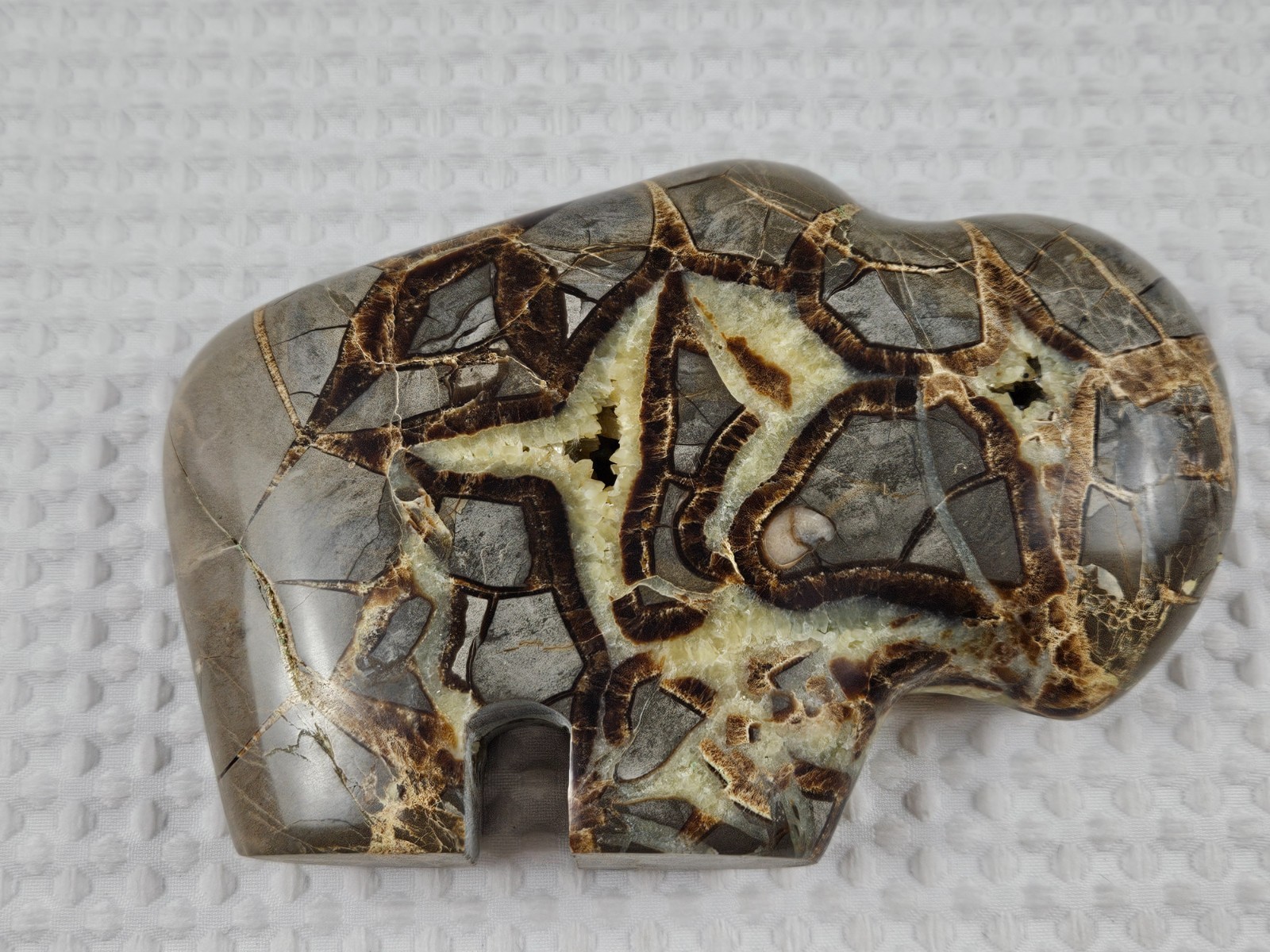 Septarian Nodule Geode Buffalo Bison Carved Natural Stone Crystal Zuni Decor 6"