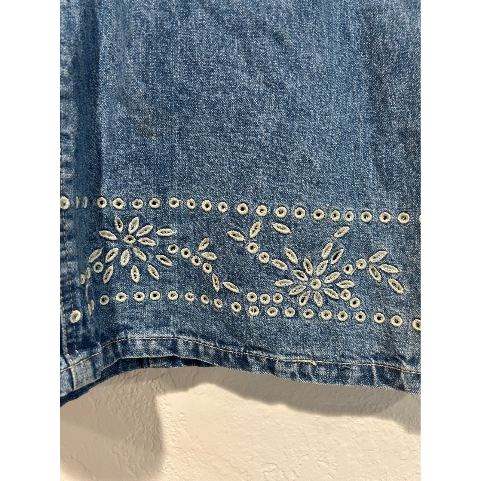 Gloria Vanderbilt Blue Denim Embroidered Floral Eyelet Midi Skirt Womens Size 6