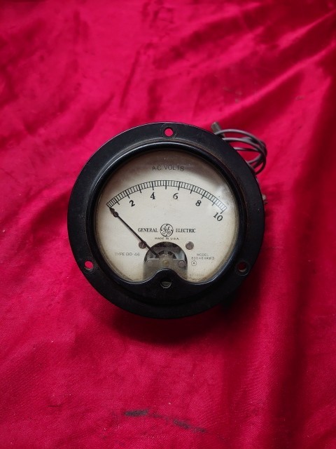 General Electric AC volts meter Type DO-46 Model 8DO46VAM3