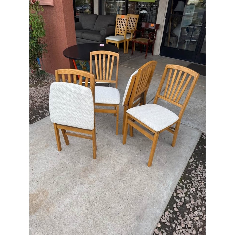 4 Nice quality folding chairs