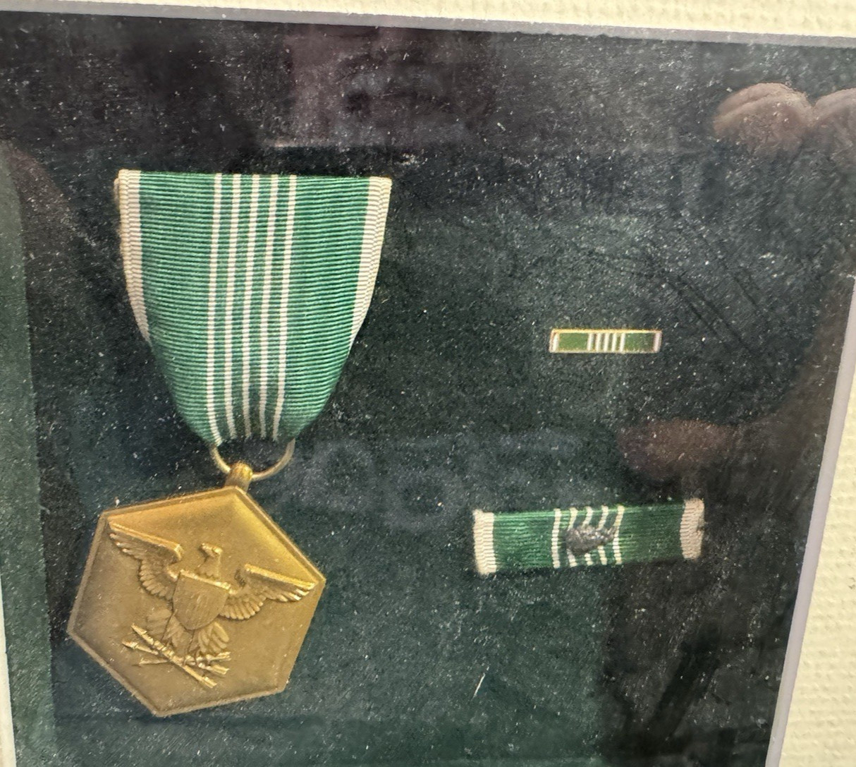 Framed Army Commendation Medal w/ First Oak Leaf w/Certificate SHIPS4FREE2USA!!