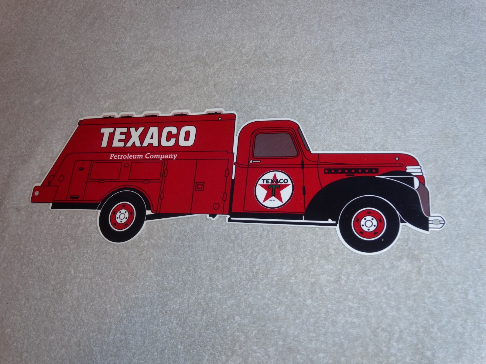 VINTAGE TEXACO PETROLEUM CO. TRUCK 16" METAL SERVICE STATION GASOLINE & OIL SIGN