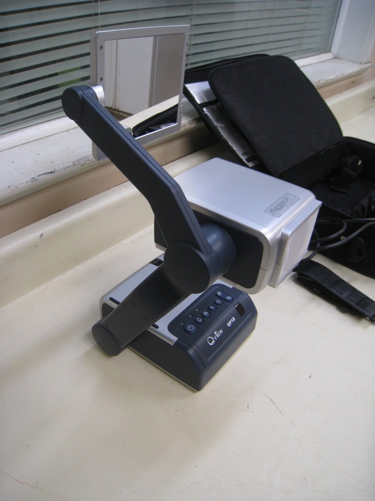 Qomo Qview QP10 Portable Digital Presenter Document Camera Kit with Adapter