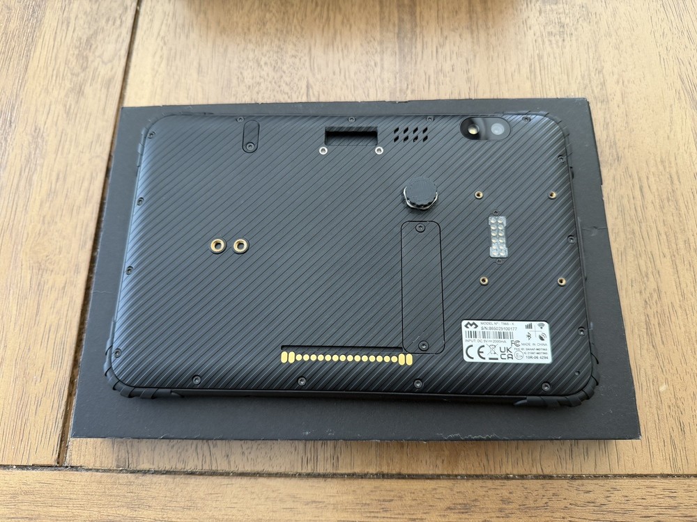 DMD-T865X Nav Tablet (8″), Great Condition, Orginal Packaging, Extra Mounts