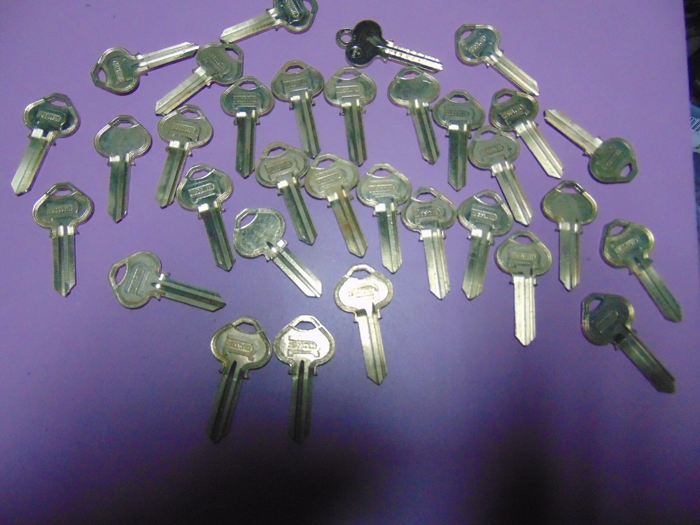 30 KEYS RUSSWIN 1011 B KEYS BLANKS UNCUT LOCKSMITH