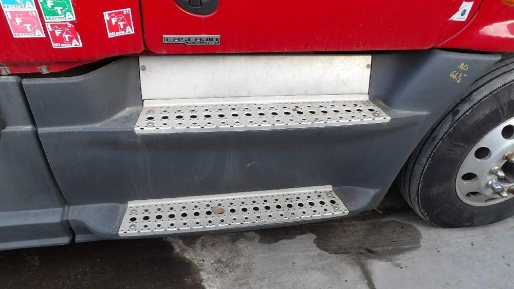 For 2015 FREIGHTLINER CASCADIA 125 SIDE FAIRING Right ,  MN