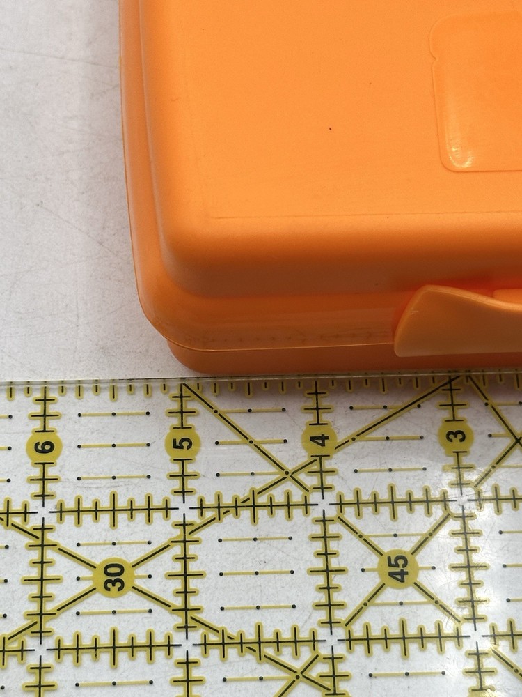 Tupperware Sandwich Keeper 3752A-4 Orange