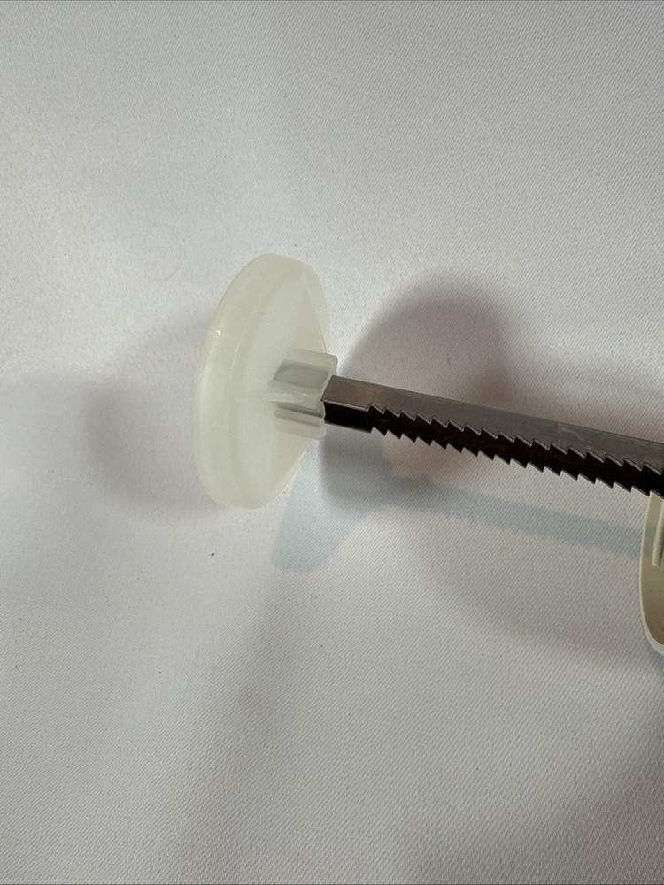 The Pampered Chef Cookie Press 1525 Plunger Trigger Replacement Part Only
