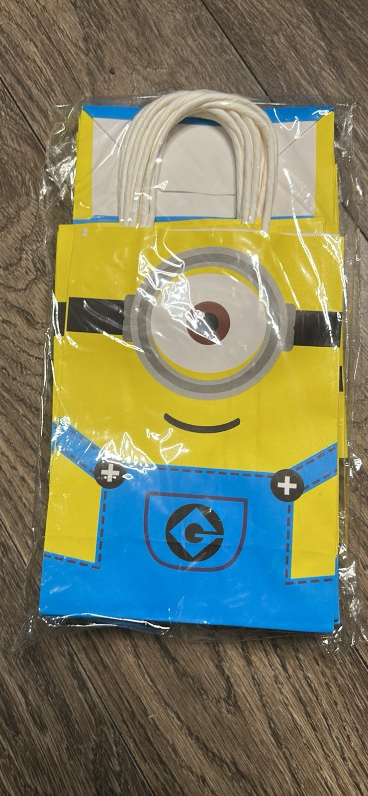 Despicable Me Minion Favor Goody Bags 16 Pack Birthday Treat Loot Sacks Party