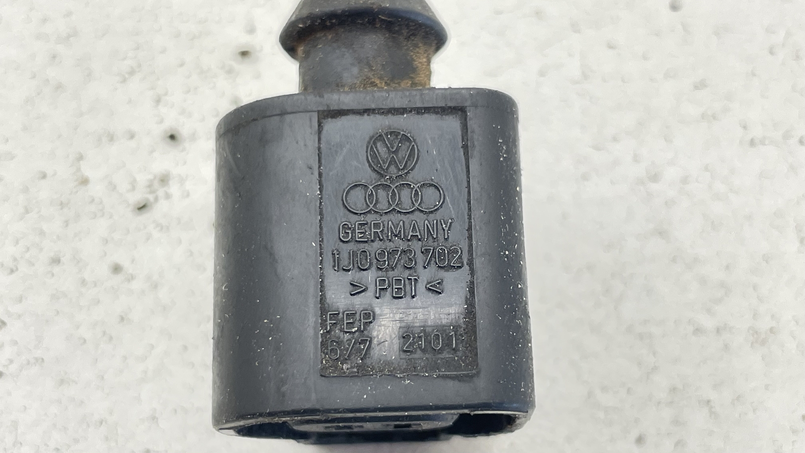 VW Audi Porsche Wiring Harness Plug Connector 2 Wire Pigtail OEM #1J0973702