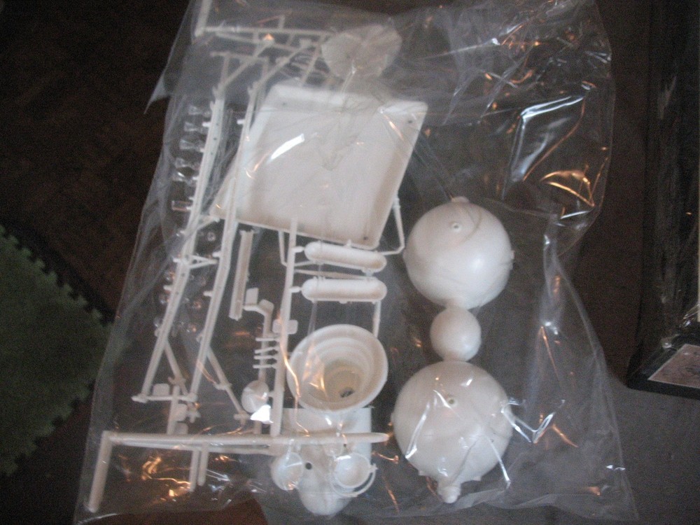 glencoe model lunar lander 05003 1993