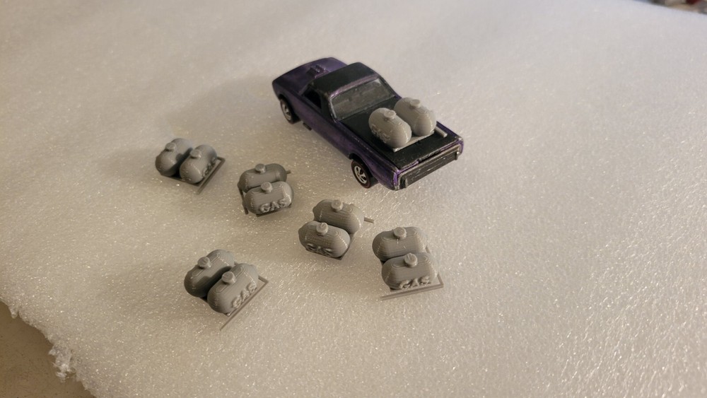 Custom, Small Propane Gas Tanks 1/64 scale 3D printed. 6 items.