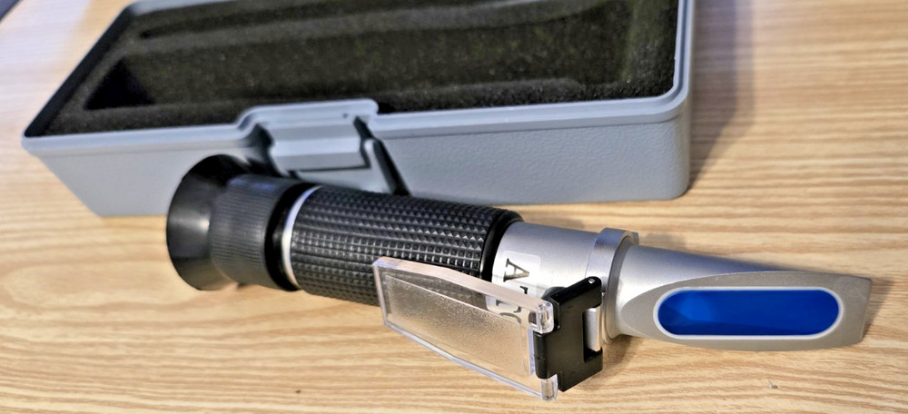 LW Scientific CTL-REFM-BR32 - BRIX 0-32% Scale Refractometer