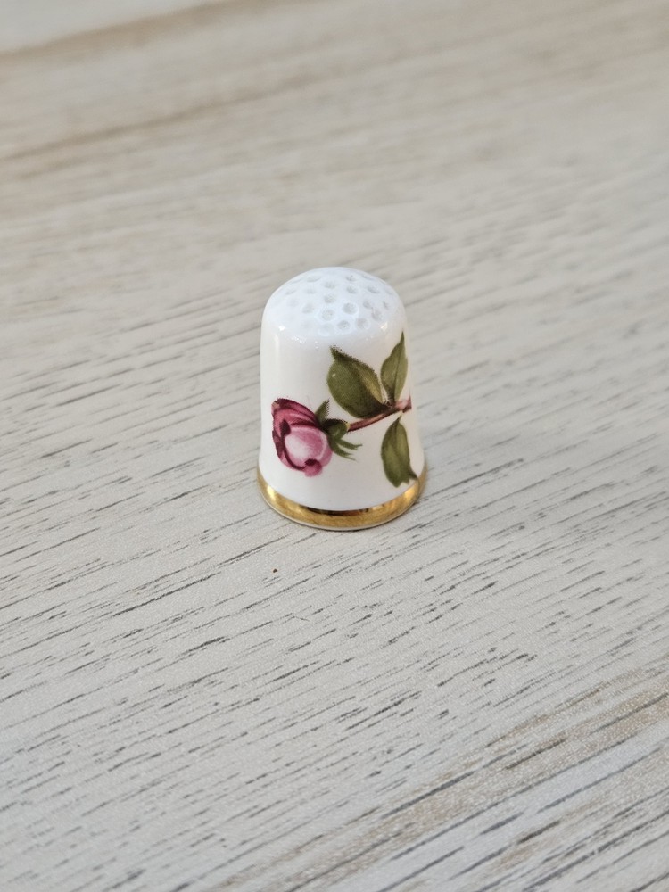 Collectible Loverswall Ruby Wedding Anniversary Bone China Thimble.