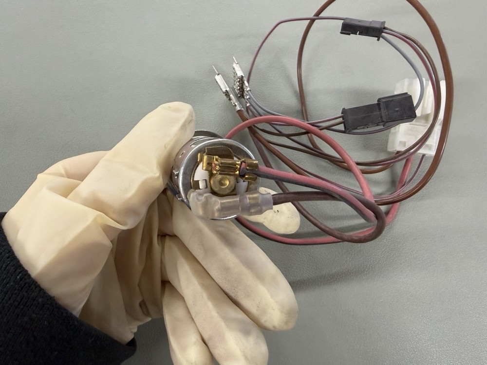 NEW Genuine BMW 7 E38 CIGARETTE LIGHTER SOCKET 61348352287