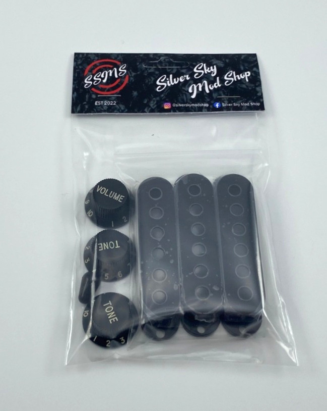 Silver Sky pickup covers, knobs and swicth tip black