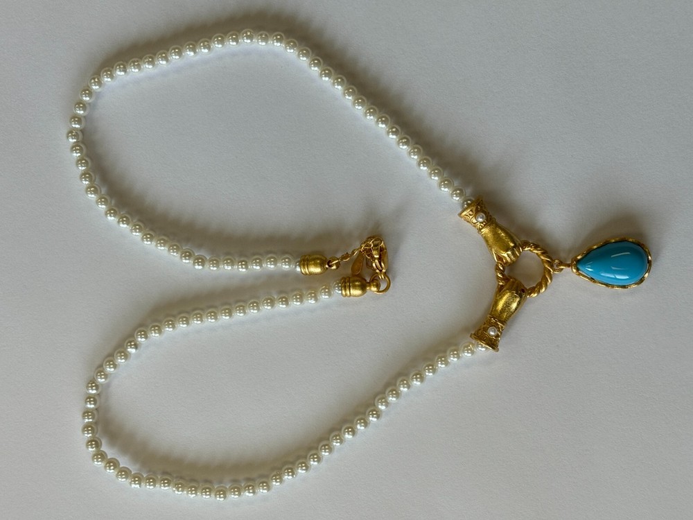 Hand Hold Loop Barbie Style Necklace