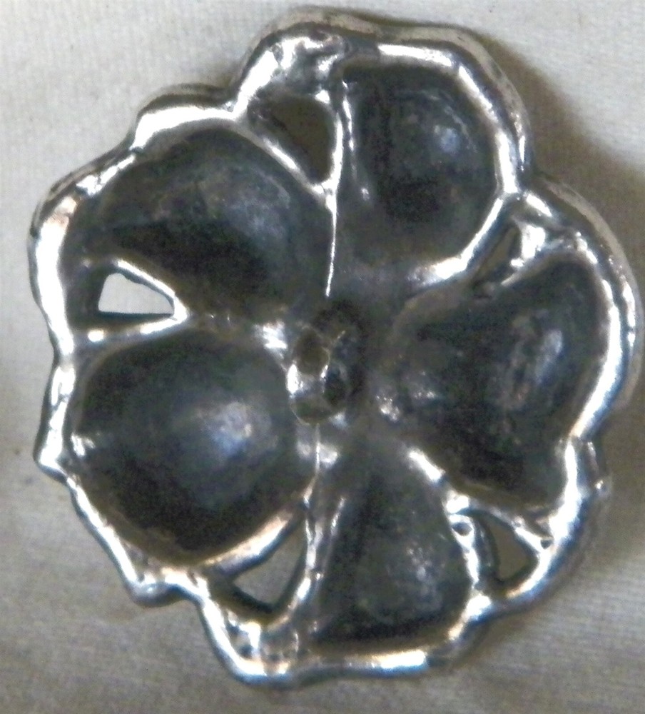 Bb Blue Paste in Metal VINTAGE FLOWER BUTTON medium