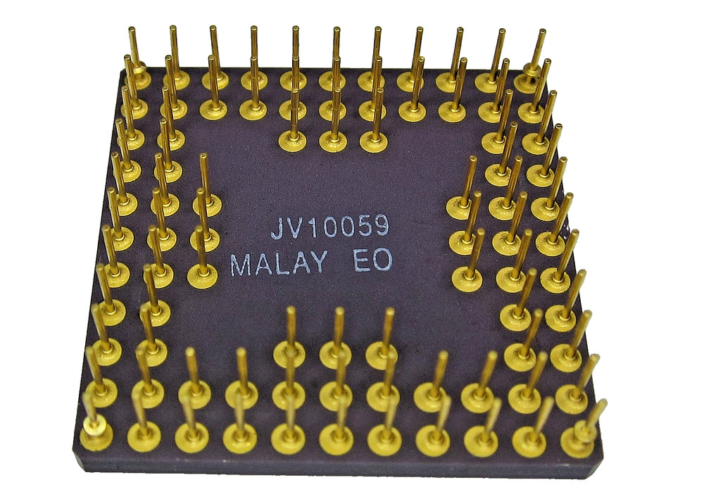 Vintage Collectable IDT 49C402BG84 16-bit Gold Ceramic Microprocessor Slice
