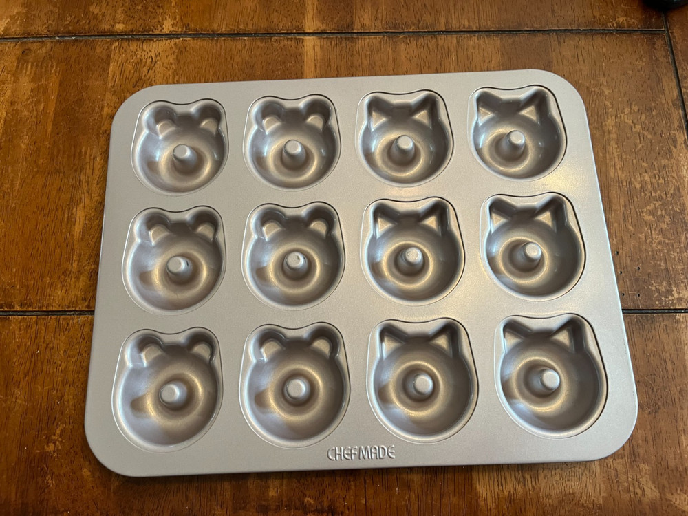 CHEF MADE - METAL CAKE MOLD - CATS AND BEARS