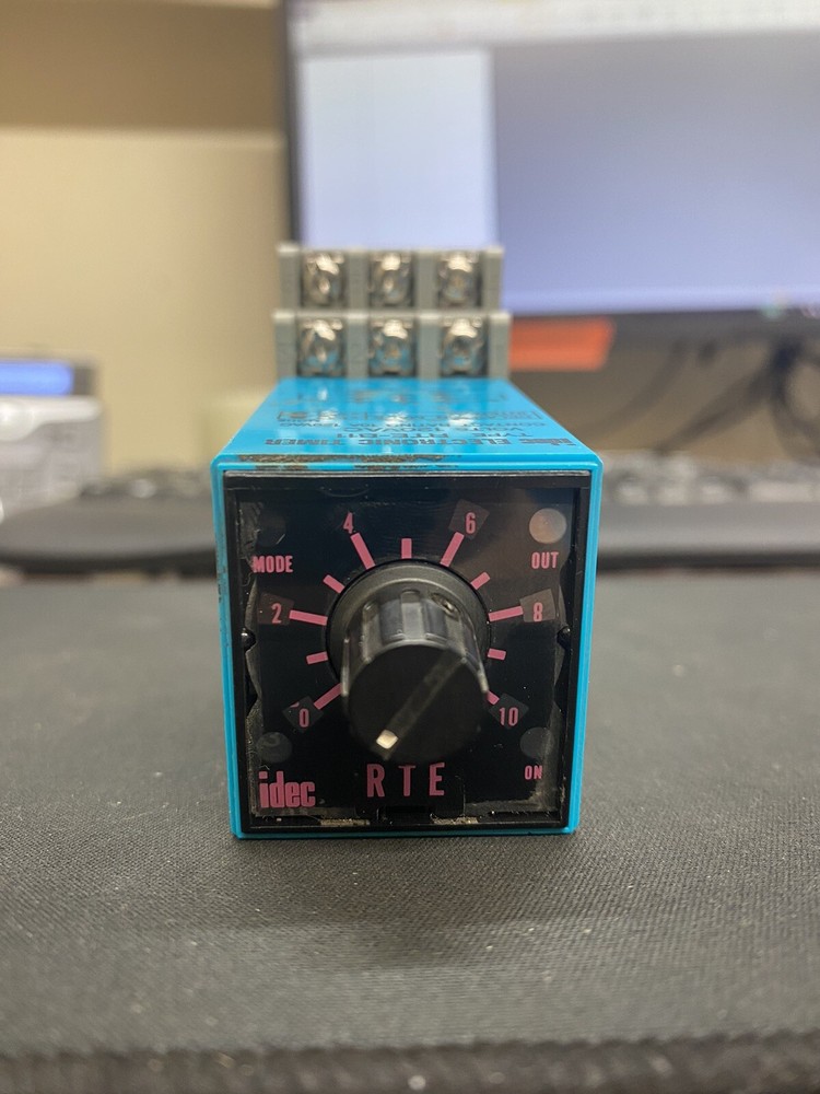 IDEC ELECTRONIC TIMER TYPE RTE-B11 11 PIN TIMING RELAY WITH IDEC SR3B-05 SOCKET