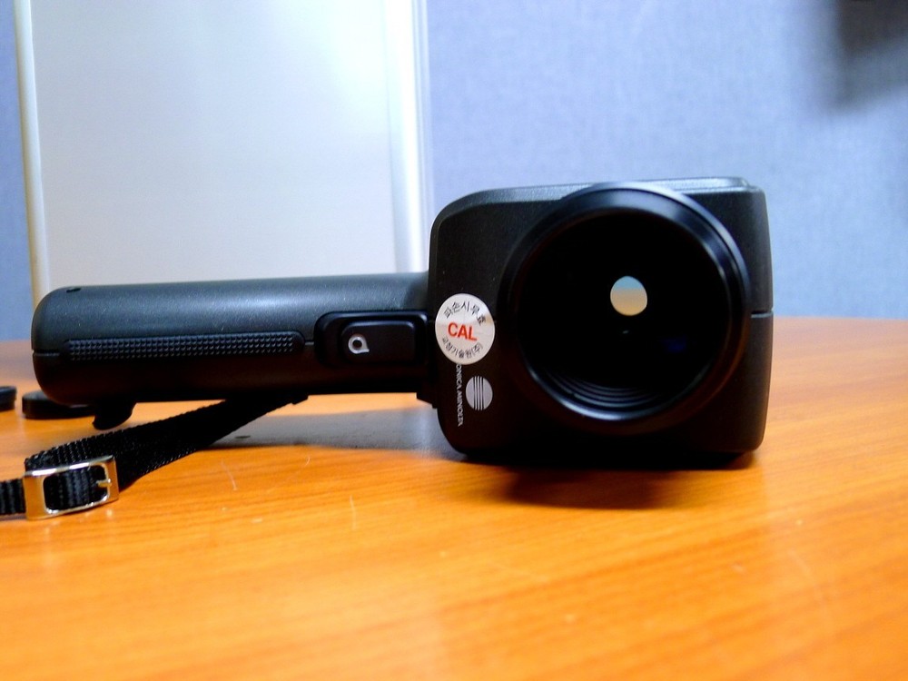 Konica Minolta LS-150 with box, Portable precision spot luminance meter