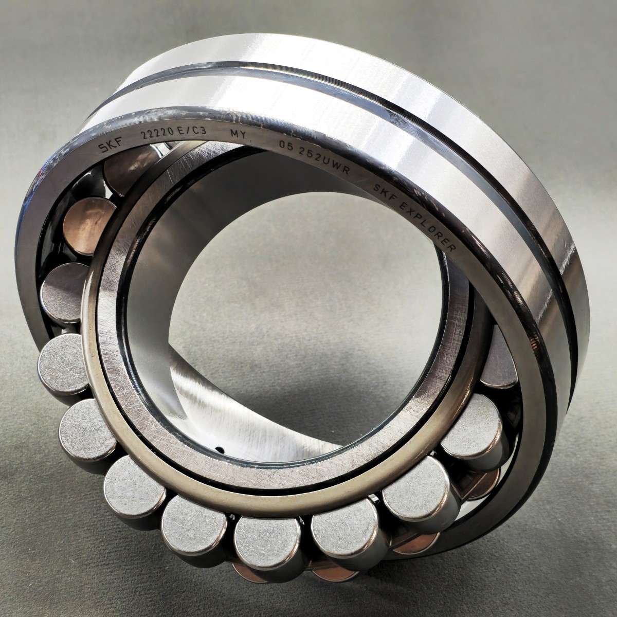 New Spherical Roller Bearing For 22220E/C3 22220EC3 22220E C3 SKF No Seal