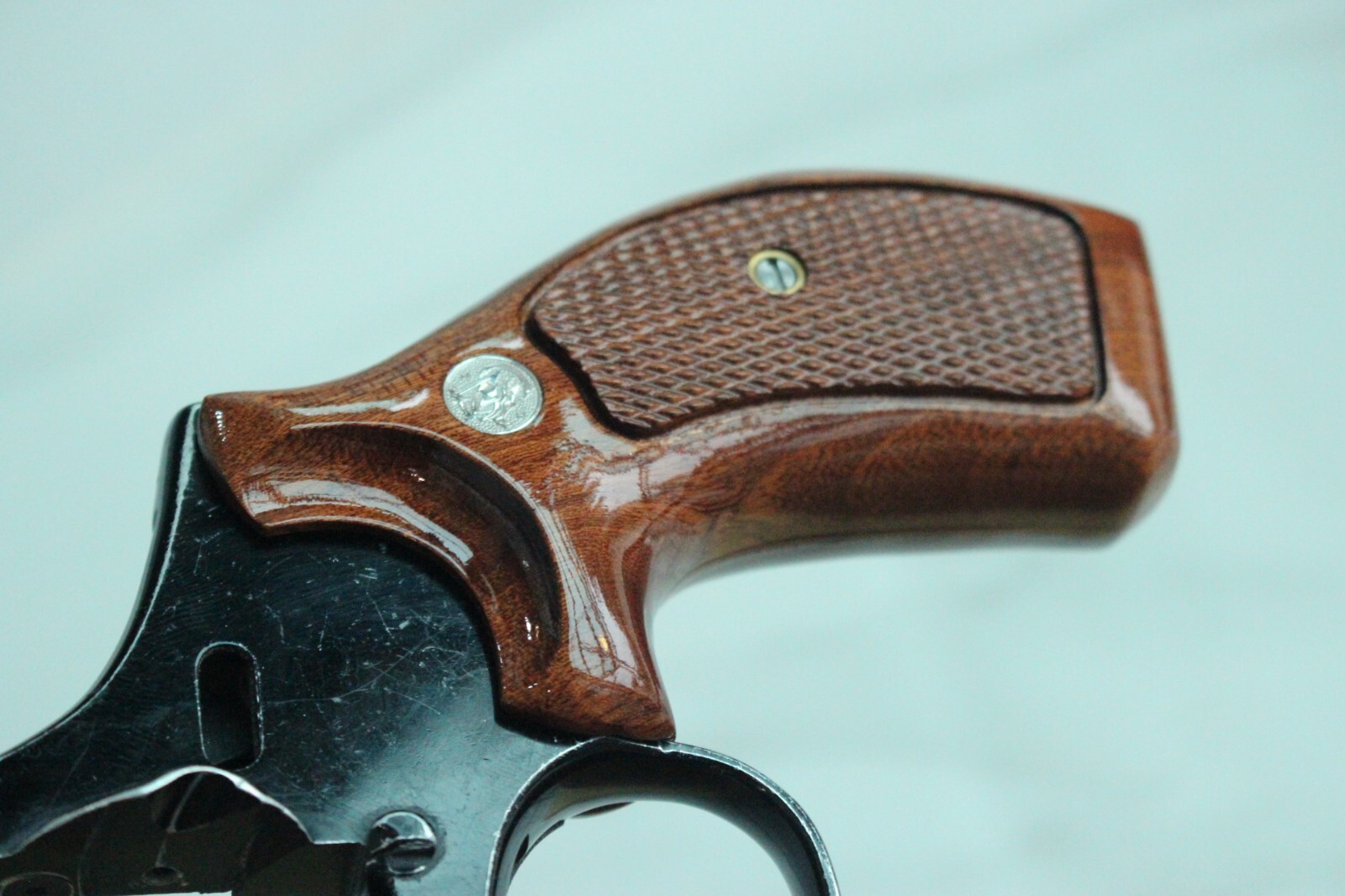 TARGET GRIPS FOR S&W K, L FRAME MODEL 686, 66 ROUND BUTT SAPELE WOOD # RANDOM