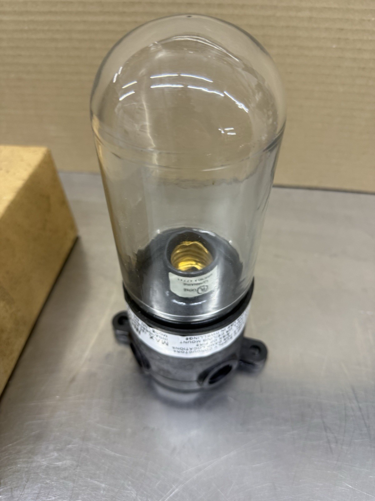 McGill Incandescent Luminaire Cat. No. 600 Damp Location 150 Watt New Old Stock