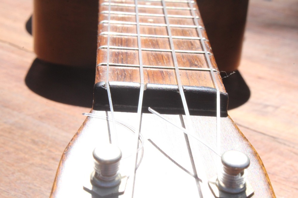 MARTIN & CO O 4-String UKE Ukelele with Soft Case – Very Good