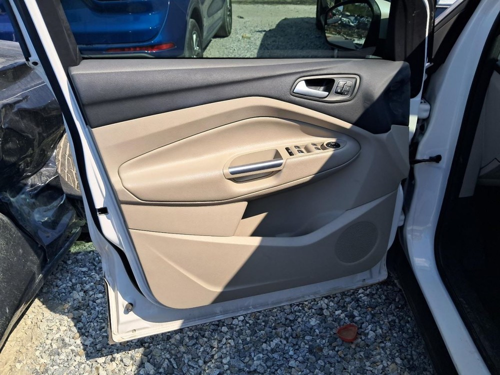 ESCAPE 2018 Glove Box 4800513