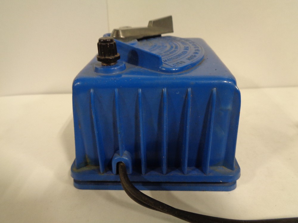 LIONEL #4150 50 WATT TRANSFORMER WITH REVERSE BUTTON GREAT FOR BASIC SET