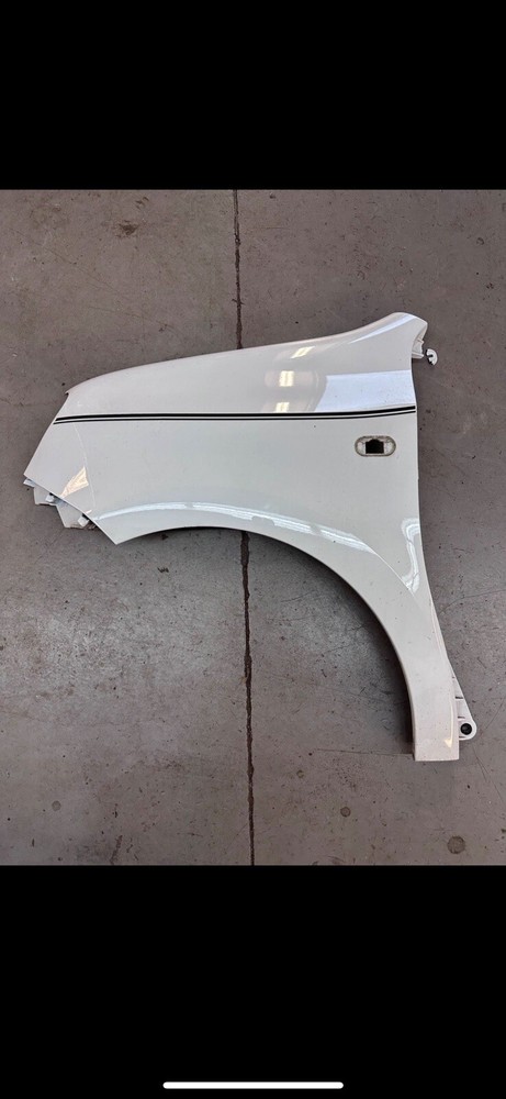 Renault Twingo 3 left wing