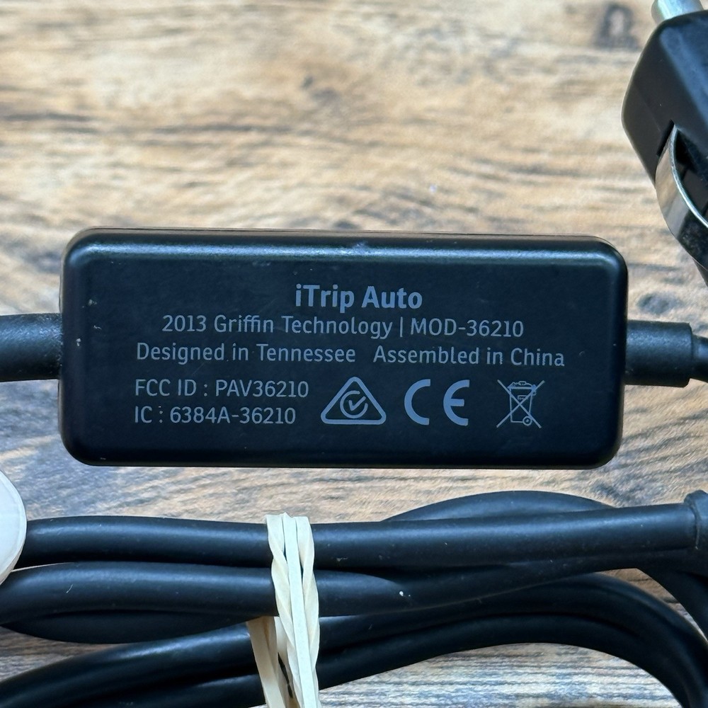 Griffin iTrip Auto Universal Plus 3.5mm FM transmitter With Apple Charging Cable