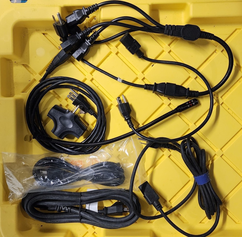 Furman PL-Plus DMC 15 Amp Power Conditioner with Voltmeter
