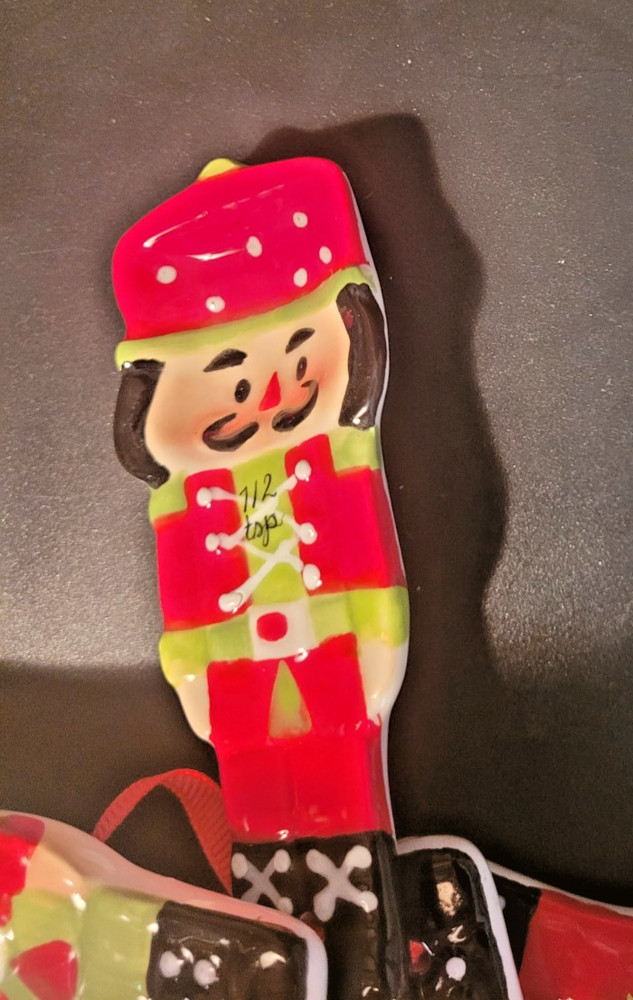 Pier 1 Nutcracker Nesting Measuring Cups and Spoons