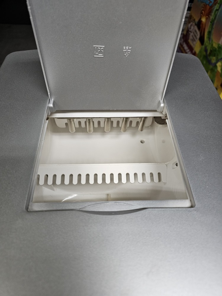 NutriChef Countertop Ice Cube Maker Machine & Dispenser - Kitchen PYLE PICEM-75