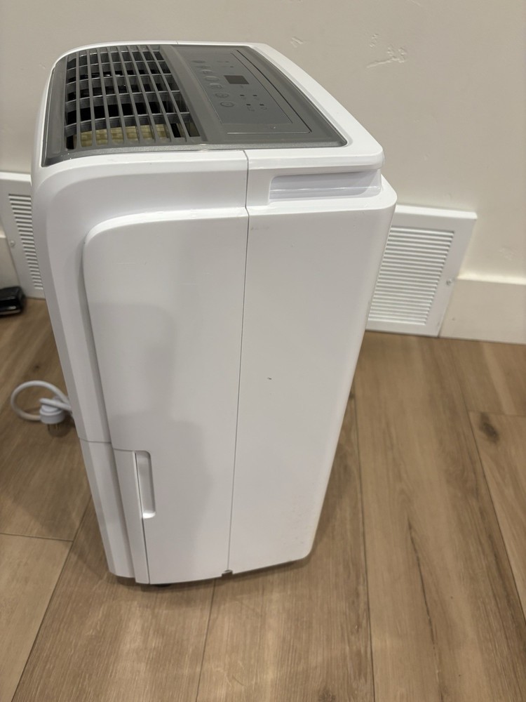 BLACK+DECKER BDT20WTB Console Dehumidifier 20 Pint White Digital Display Timer