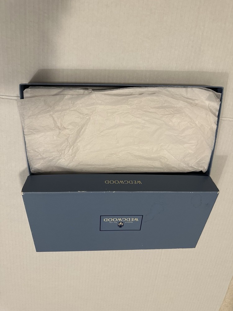 New Wedgewood Clio 9”Rectangular Tray With Side Handles England