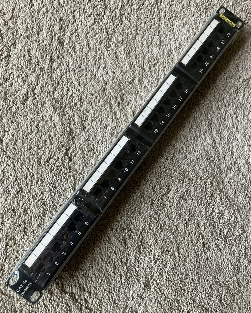 Cat5e 24 Port Patch Panel Rack Mount - Wire Management RJ45 EIA-T568 B/A EMPP24E
