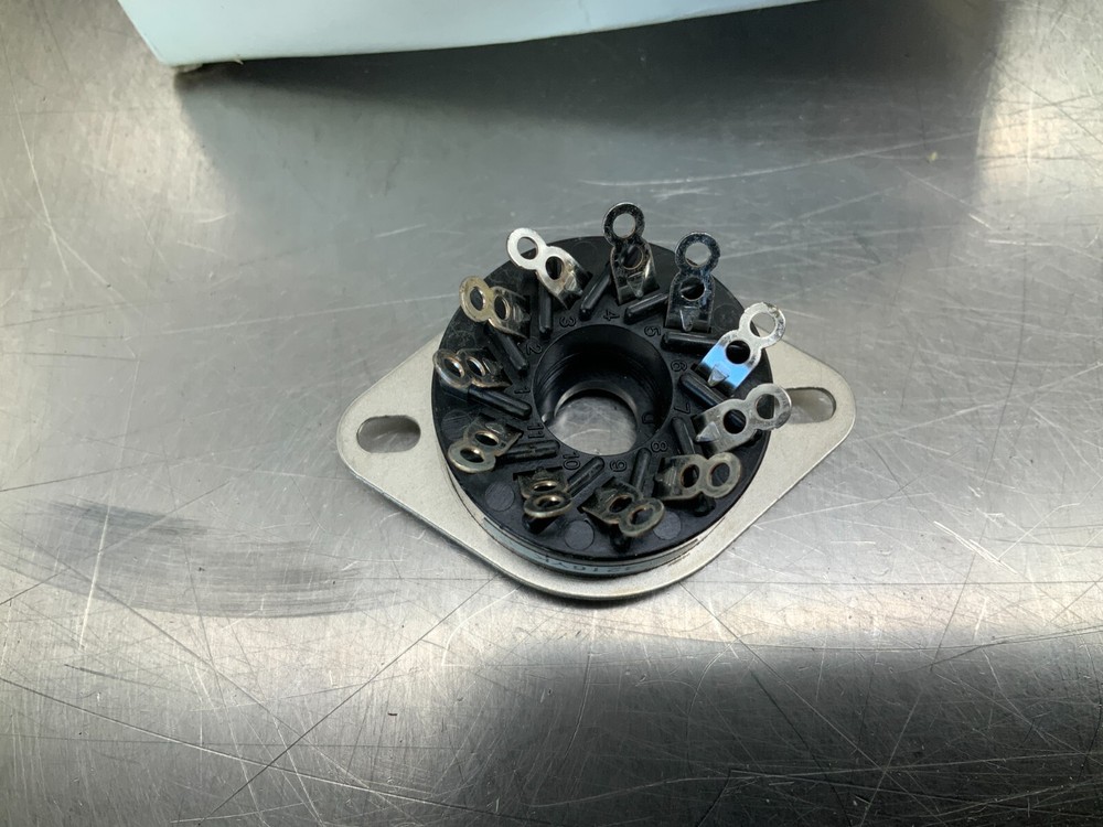 (8) Eaton D3PA5 Panel Mount Socket