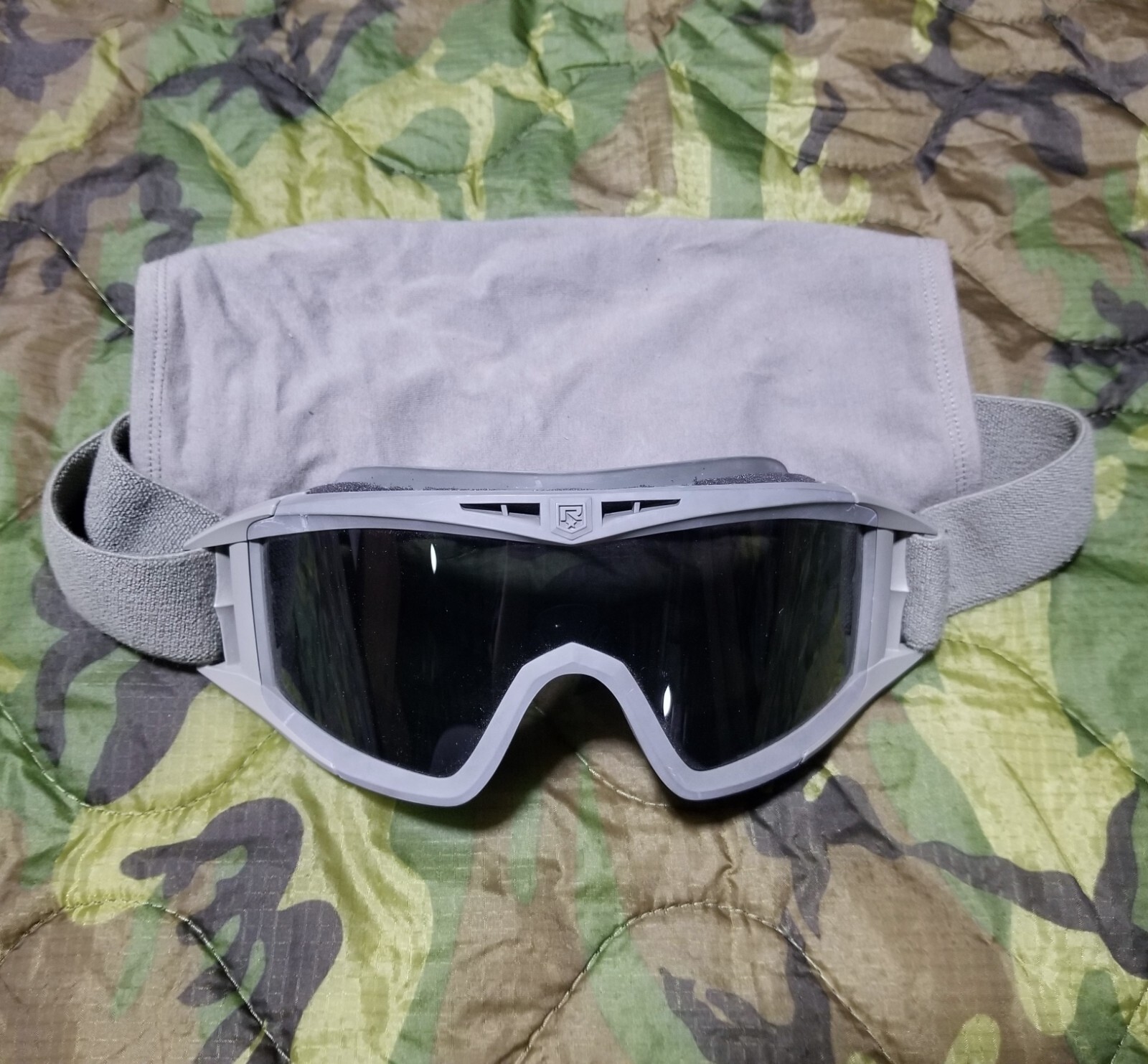 USGI ARMY REVISION DESERT LOCUST GOGGLES w/ SMOKE LENS FOLIAGE GREEN 6218 VGC
